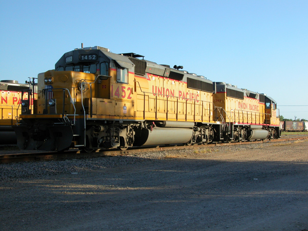 UP 1452  2Sep2012  Sunday Morning in the Bellmead Yard 